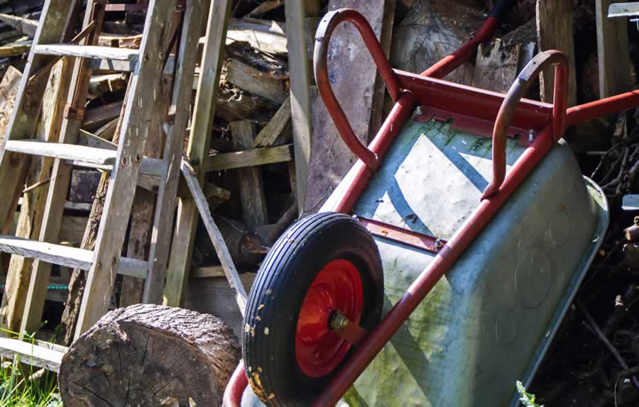 No room in your Backyard Shed? Store items and junk you don’t want?-shed-cleanups-02